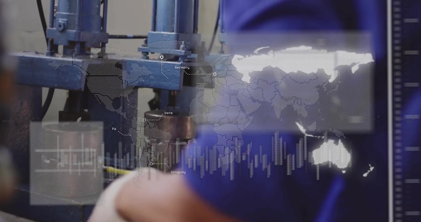 Tecnico che allinea uno stampo sotto una pressa, stampando pezzi e ispezionando una sfera rossa con sovrapposizioni di dati