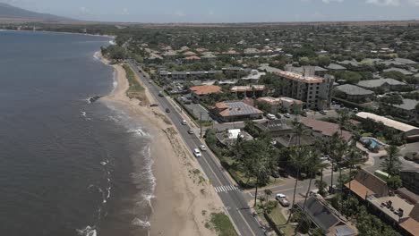 Vista-Aérea-De-La-Ciudad-Costera-De-La-Playa-De-Kihei-En-La-Isla-De-Maui,-Hawaii