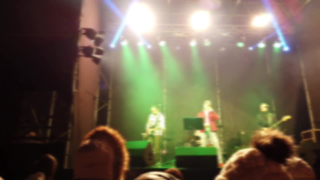 Riprese del concerto sul palco. Fuori fuoco