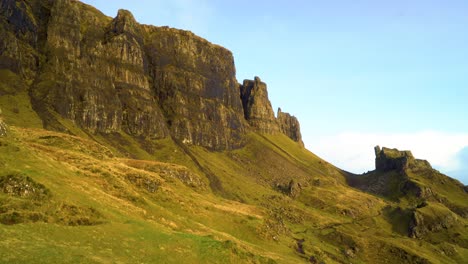 在蘇格蘭的斯凱島 (isle of skye) 看到一個叫 quirrell 的滑坡