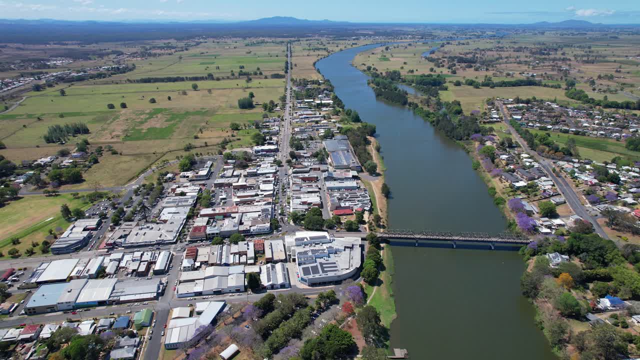 puente kempsey - puente de armadura de acero que cruza el río macleay en nueva gales del sur, australia
