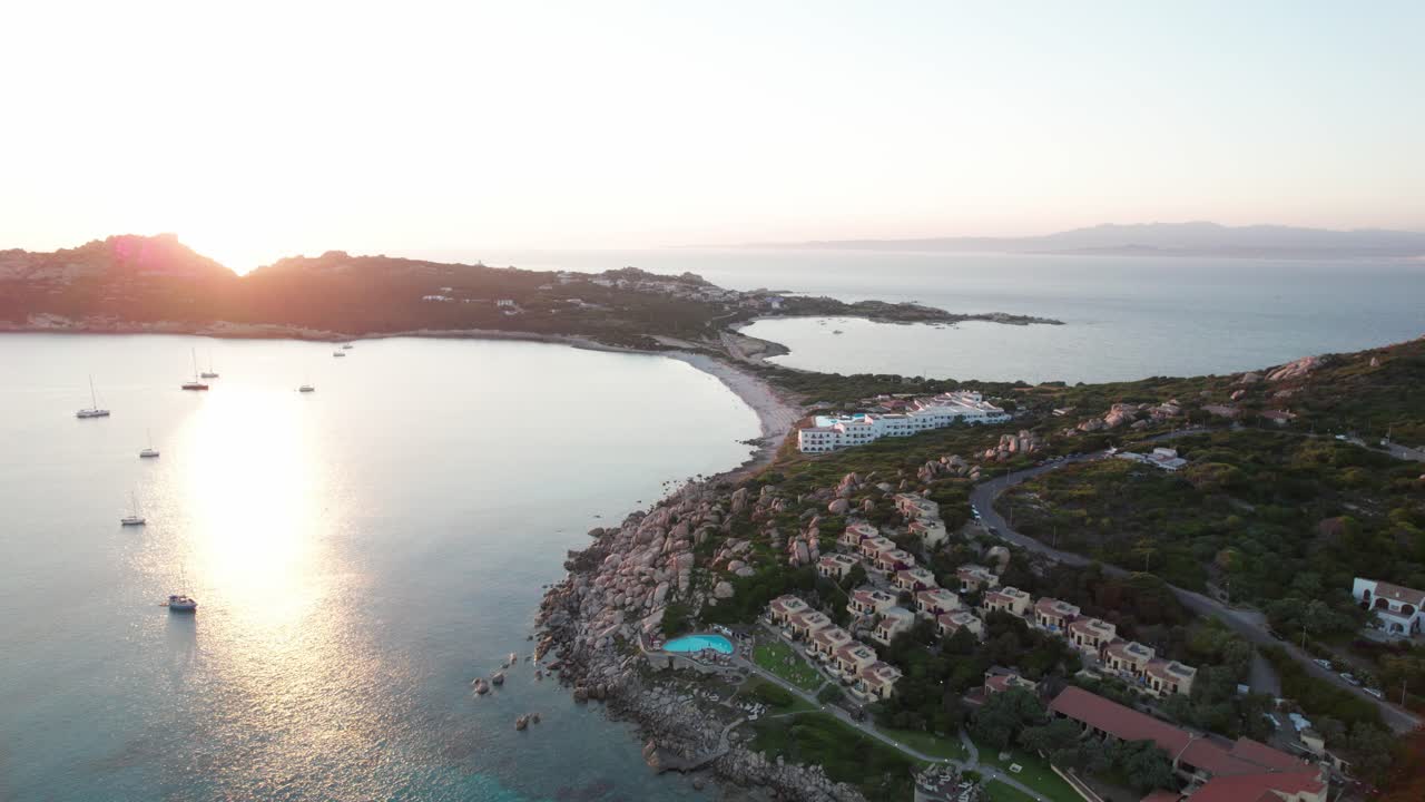 해가 지는 아름다운 바다 풍경