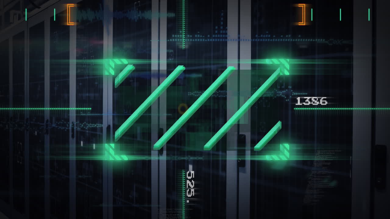 animación del procesamiento de datos y escaneo del escáner verde contra la sala de servidores de la computadora.