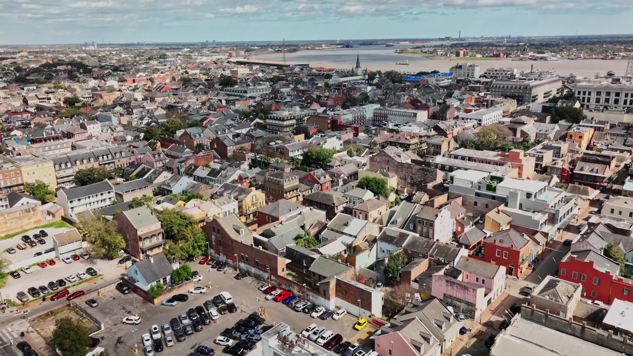 Una vista aerea di una città con molti edifici