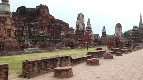 estatuas de buda y pagodas en el templo histórico
