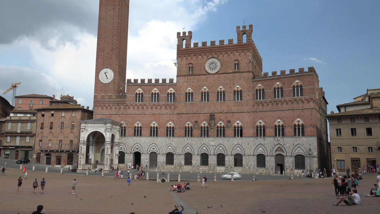 Tidsforløp av folk som går på Piazza del Campo i Siena
