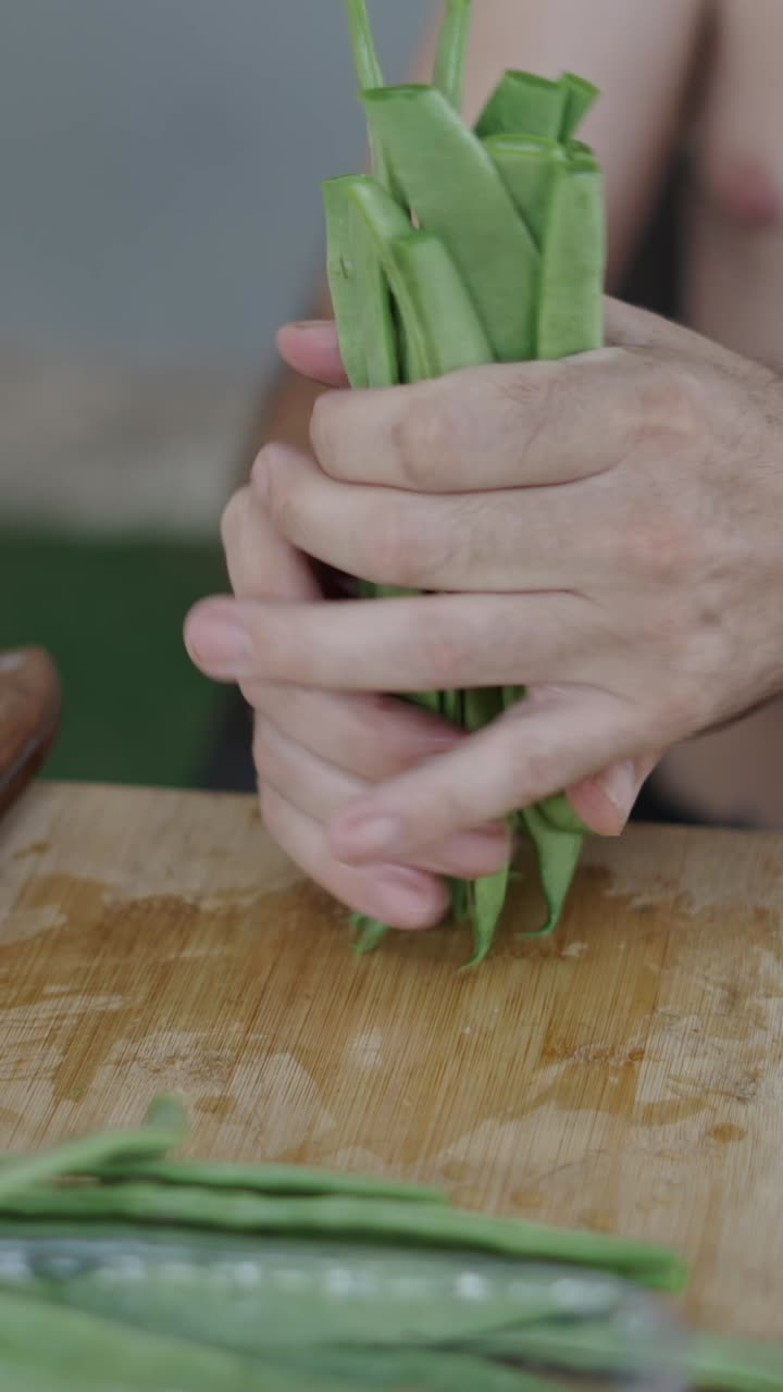 Preparing green beans