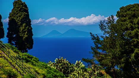 Teatro-Griego-Tindari,-Sicilia,-Italia---Vista-Del-Paisaje-Del-área-Arqueológica-De-Tindari-Durante-El-Día-En-Timelapse