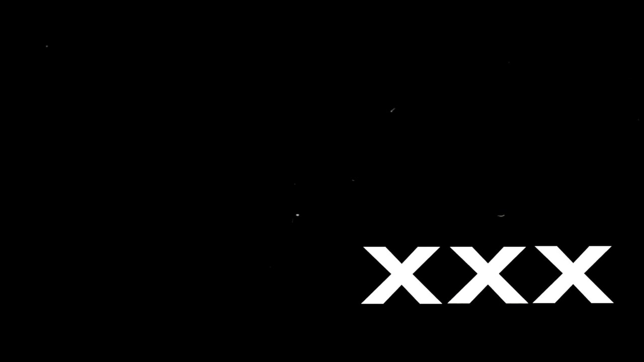 Abstrakt motion graphic med glitch-effekt og starttekst