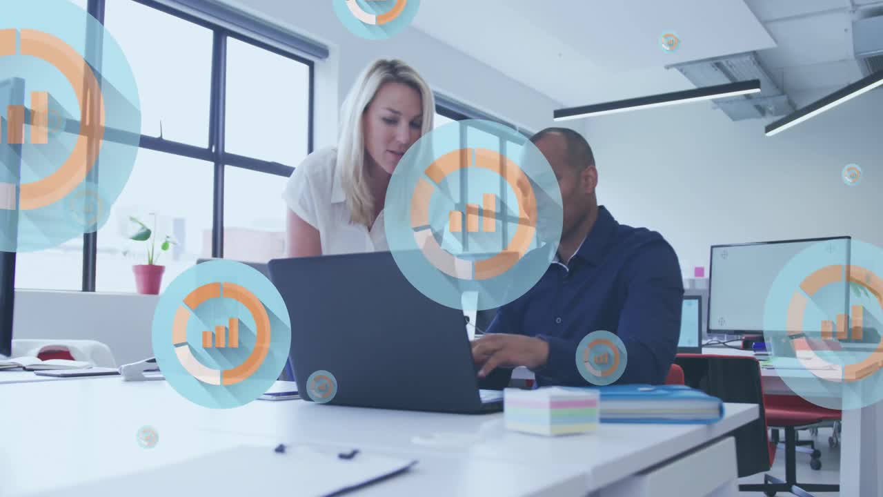 Animazione di icone ed elaborazione dati su diversi professionisti