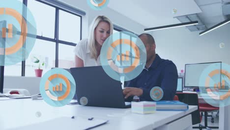 animación de iconos y procesamiento de datos sobre diversas personas de negocios
