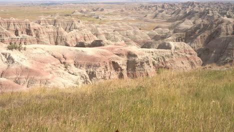 Smooth-rise-motion-showing-off-the-Badlands