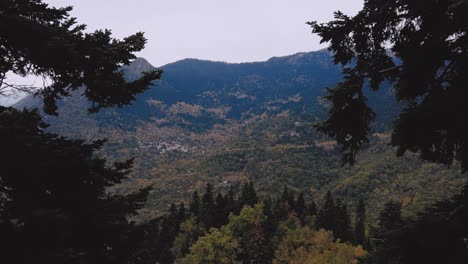 Atemberaubende-Aussicht-Auf-Die-Berge-In-Griechenland