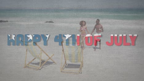 texto del día de la independencia contra una pareja afroamericana cogida de la mano y caminando por la playa