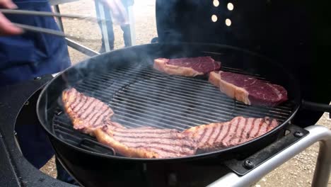 the grill with roasting meat is covered with a lid