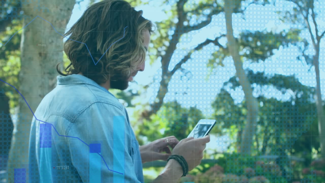 스마트 폰을 사용하는 사람 위의 금융 데이터 처리 애니메이션