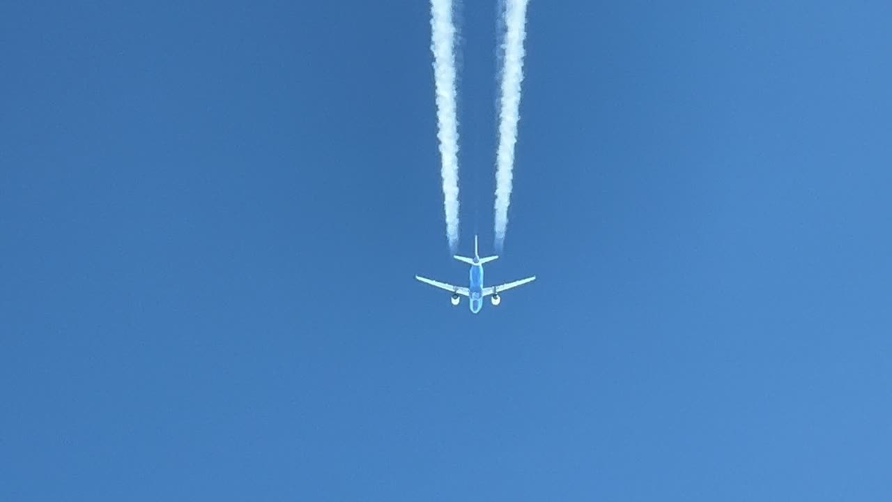 같은 경로를 2000피트 높이에서 비행하는 에어버스 320의 후류에 대한 독특한 조감도