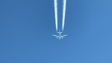 一架空中客車 (airbus 320) 墜落後的獨特空中景色,在同一個路線上高達2000英尺