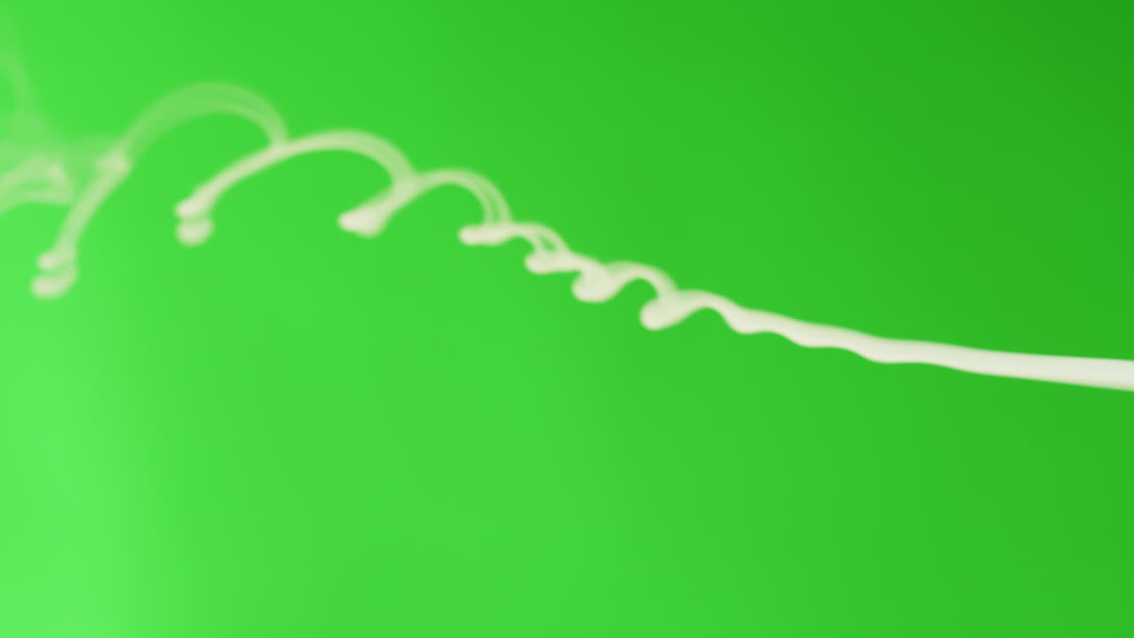 녹색 스크린에  연기가