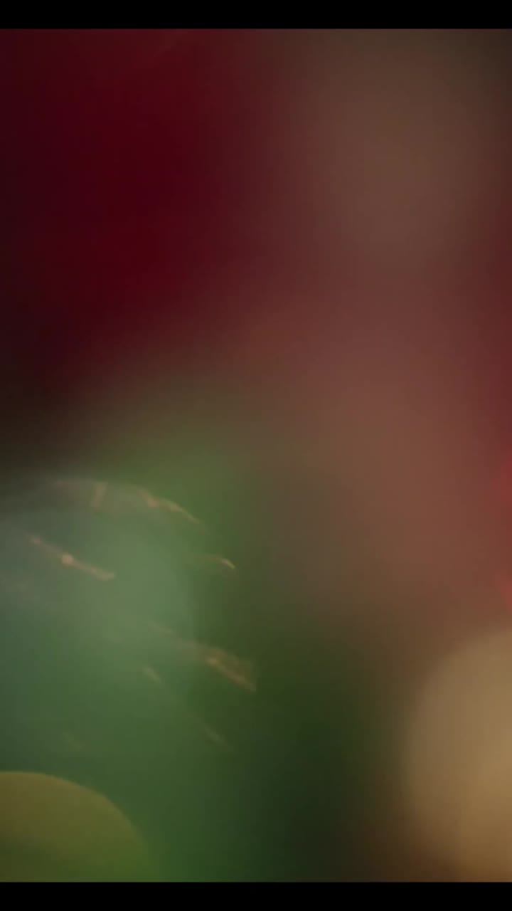 Cerchi di luce bokeh astratti che si muovono e si spostano