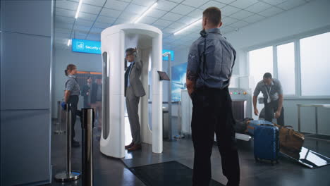 punto de control de seguridad del aeropuerto