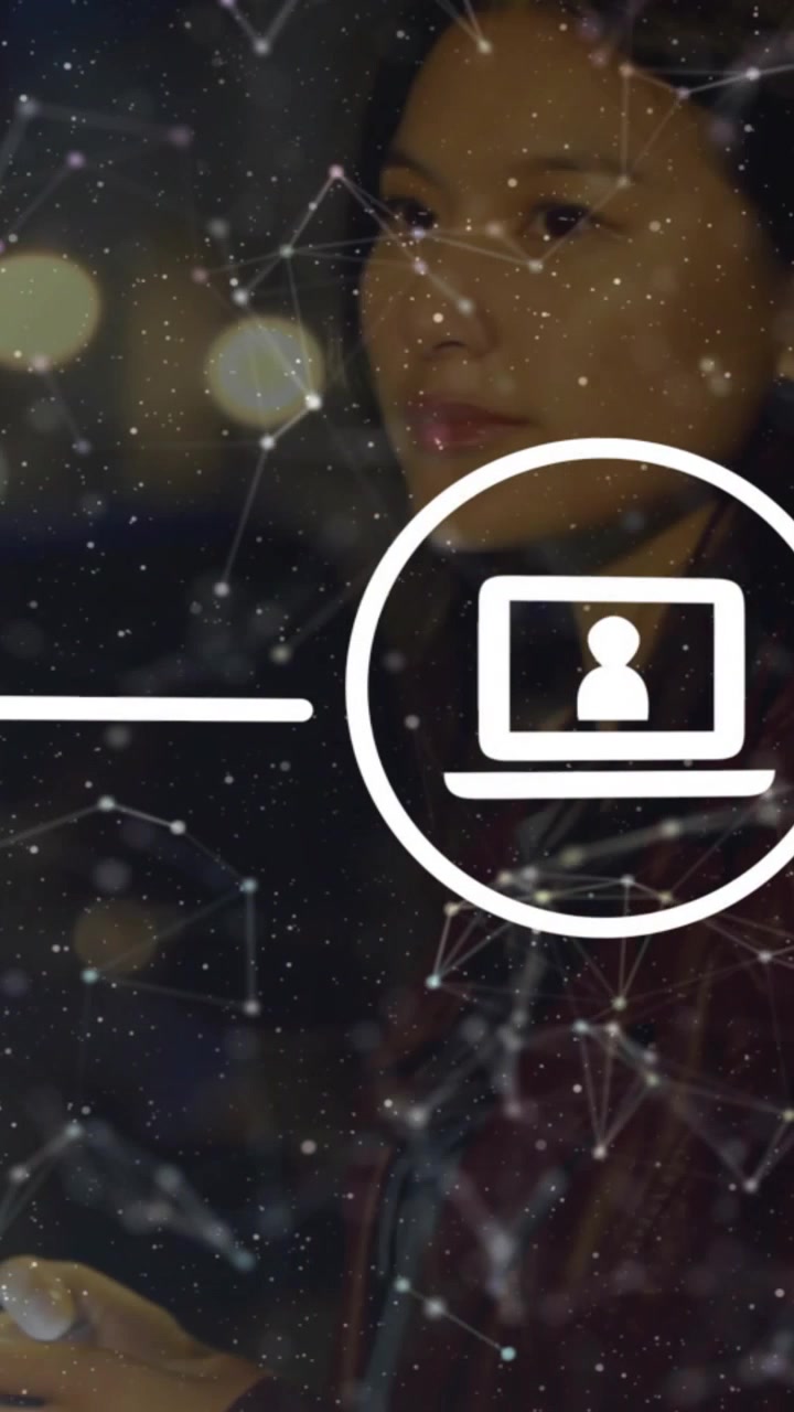 Video verticale: Linea bianca che si muove verso l'icona di un laptop, facendo sì che una donna tocchi il telefono per il lavoro da remoto
