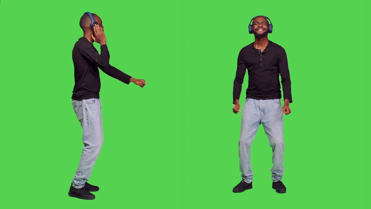 Homem dançando ao som de música em tela verde