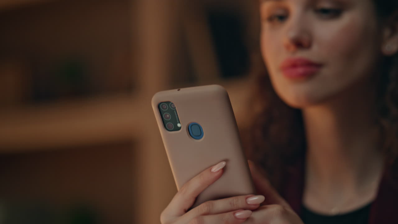 Confident lady boss messaging cellphone at dark workplace closeup. Smiling woman