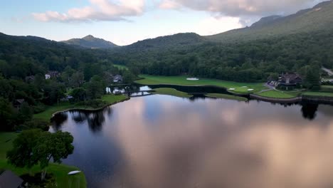 Mudanza-Aérea-Al-Grand-Golf-And-Country-Club-En-Grand-Mountain-Carolina-Del-Norte,-Carolina-Del-Norte