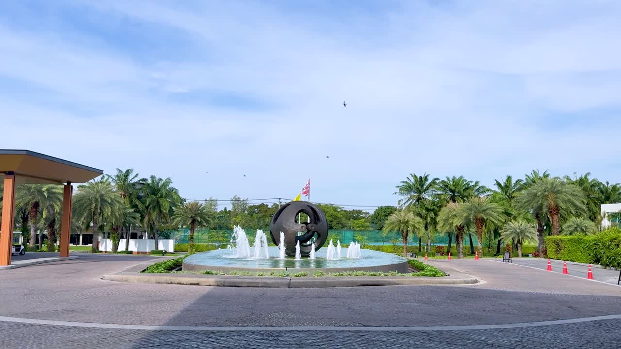 태국 방 에 있는  나무 가 있는 분수