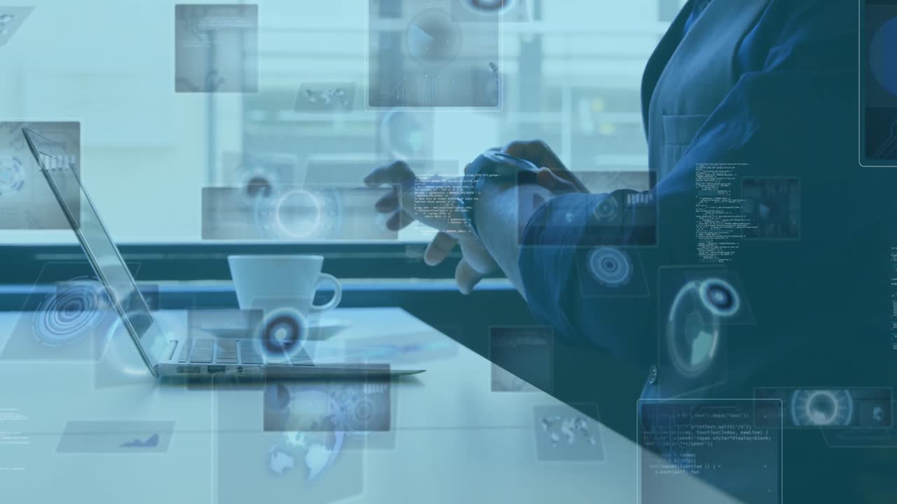 animación de escaneos y procesamiento de datos en pantallas sobre el hombre utilizando computadora portátil y reloj inteligente