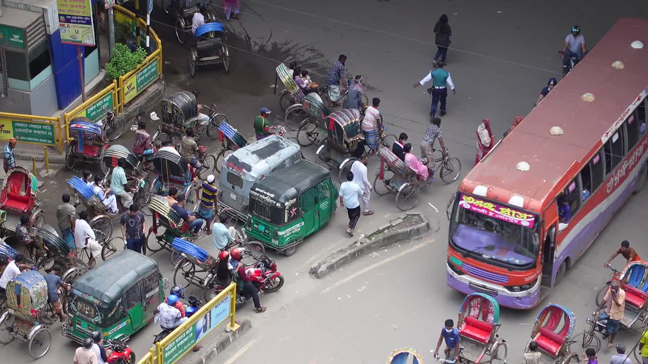 escena de la calle ocupada en bangladesh