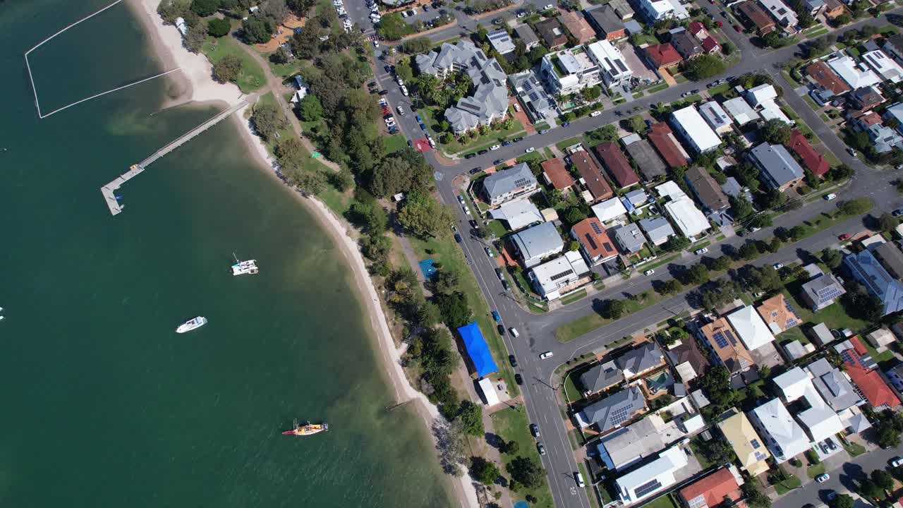 el suburbio de paradise point en queensland, australia, fue fotografiado desde un avión no tripulado.