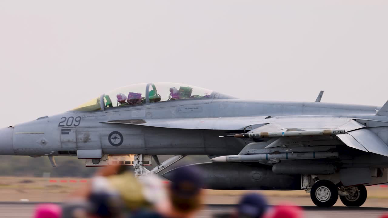 EA-18G Growler taxiing on runway at Avalon Airshow, Geelong. Clear skies, static camera, spectators visible