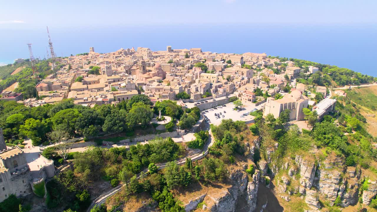 뜨거운 여름 날씨 에 시칠리아 에 있는 아름다운 도시 에리세 의 영상