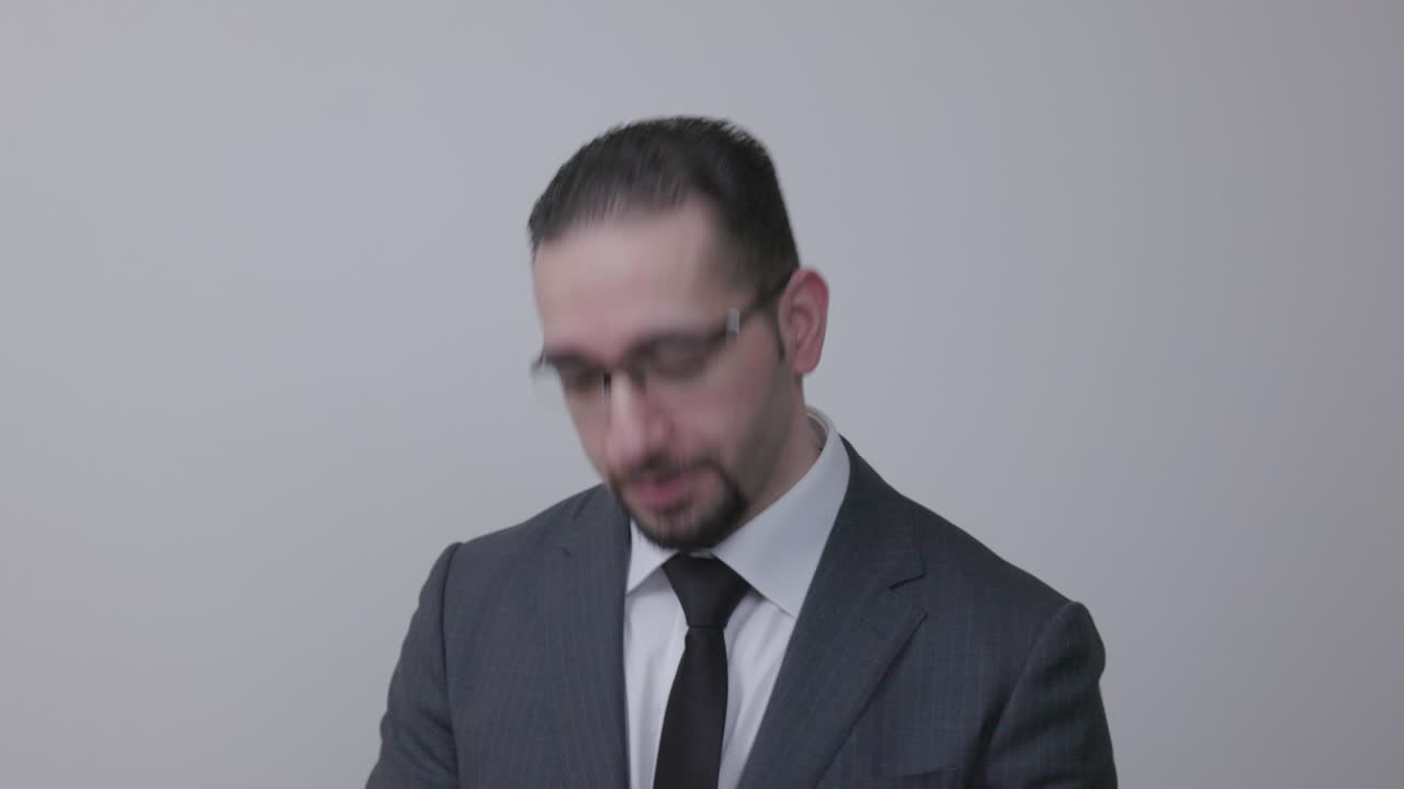 el traje de oriente medio hombres emociones