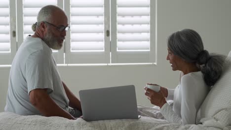 Pareja-Madura-En-Casa