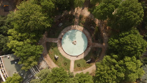 parco della montagnola en la ciudad de bolgona, italia, vista aérea de arriba hacia abajo