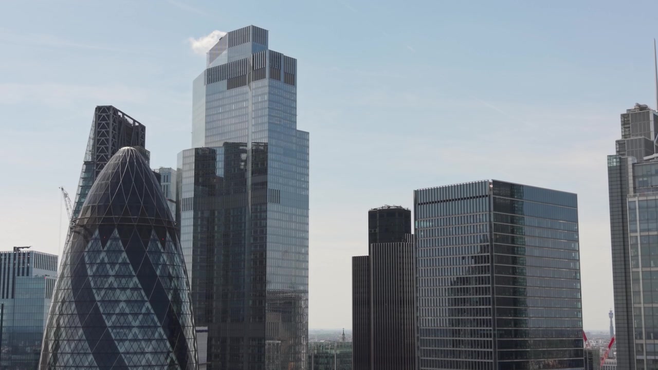O Icónico Edifício Gherkin e o Horizonte da Cidade de Londres