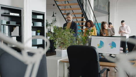 equipo de negocios en una oficina moderna