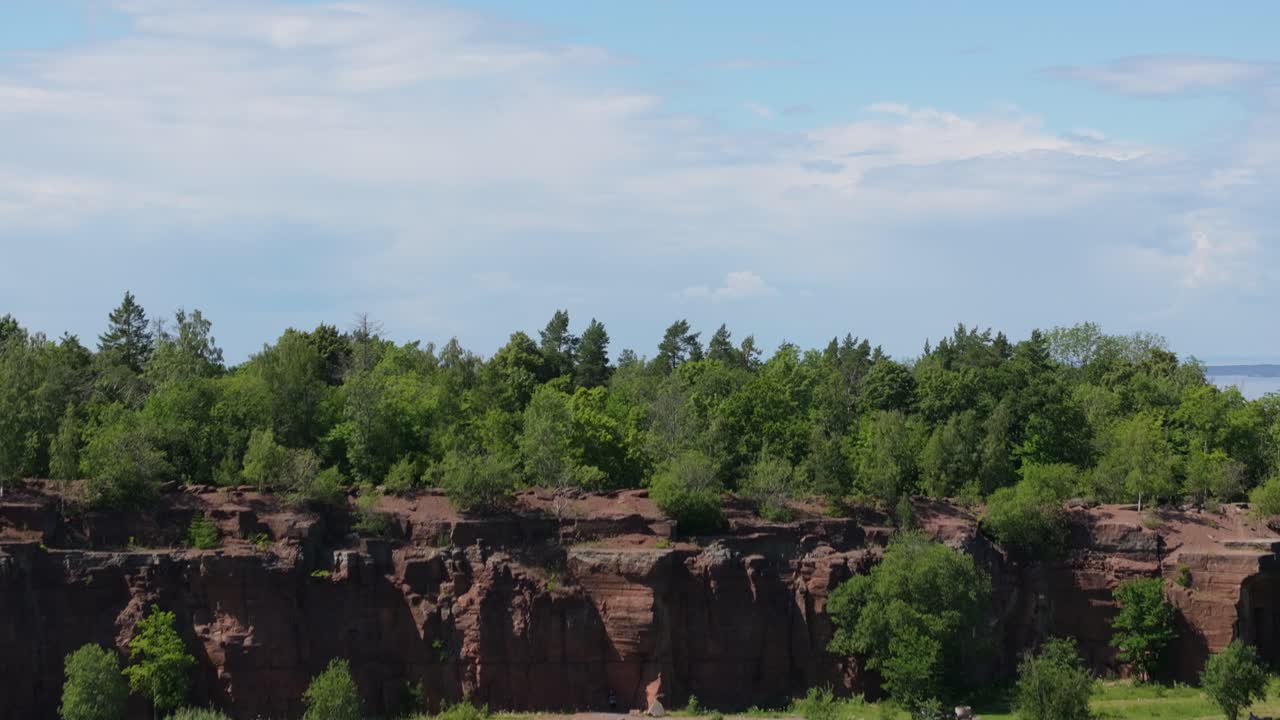 осадочные породы и лес киннекулле стенбротт гранд карьер в швеции