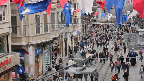 istanbul street scene with crowds