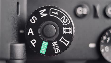 Mode-dial-on-a-camera.-Extreme-close-up