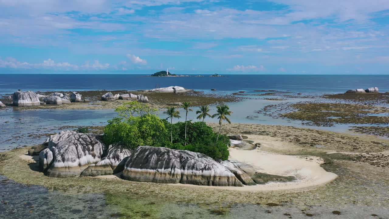paisaje aéreo de marea baja extrema alrededor de tropical