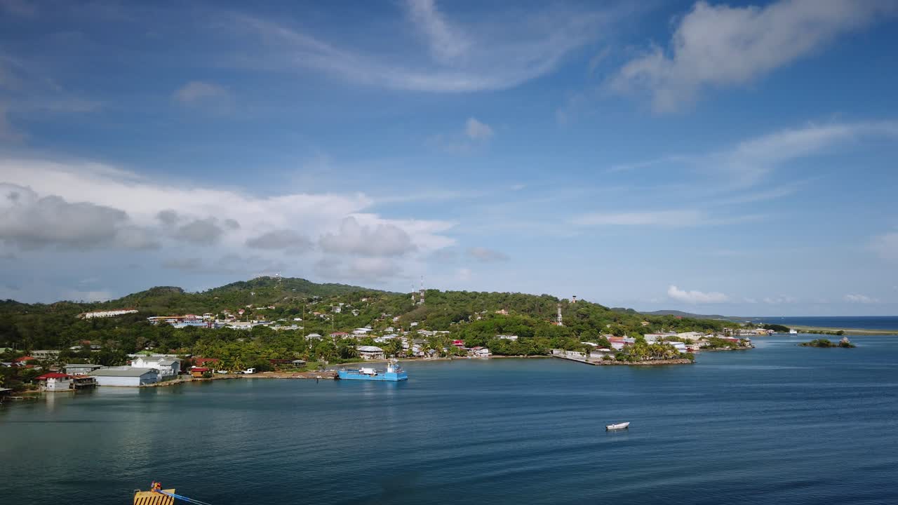 Roatan, Honduras e il porto crociere di Coxen Hole in costruzione