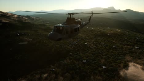 helicóptero militar de los estados unidos en vietnam.