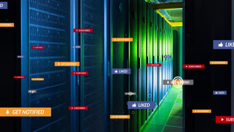 animación de los iconos de las redes sociales contra la sala de servidores de computadoras