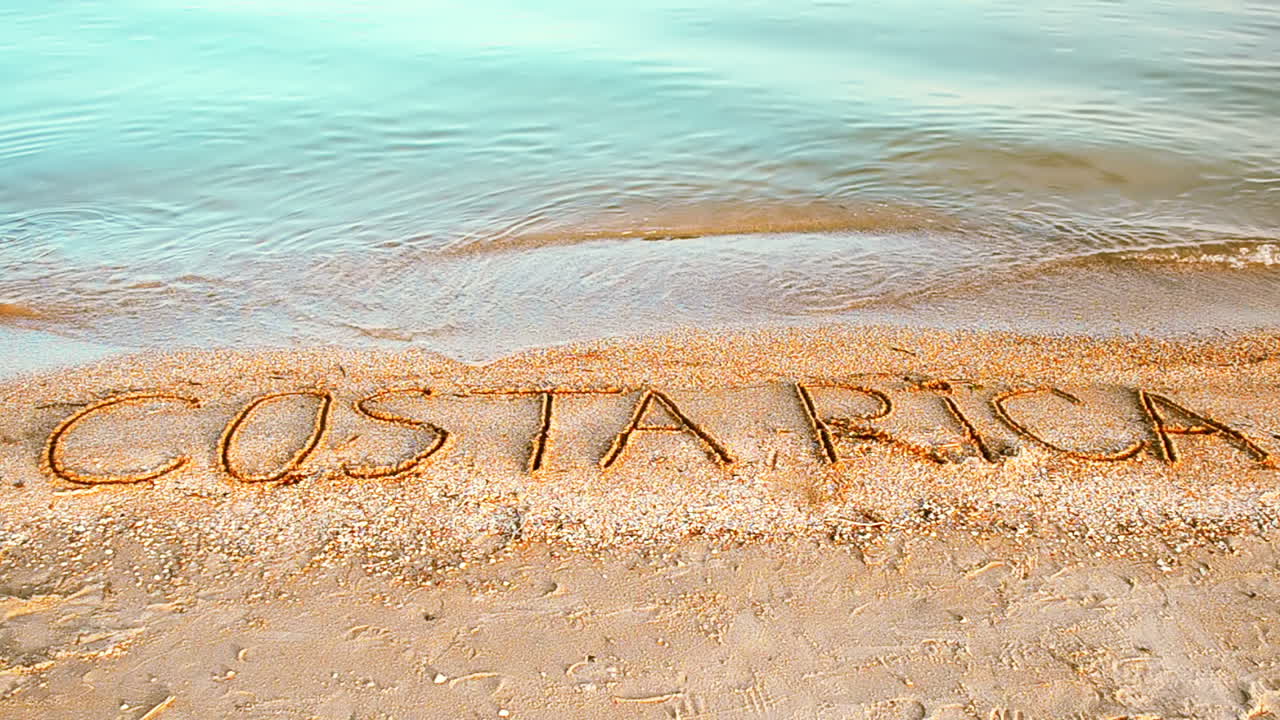 Costa Rica: Inskription i sanden på stranden.