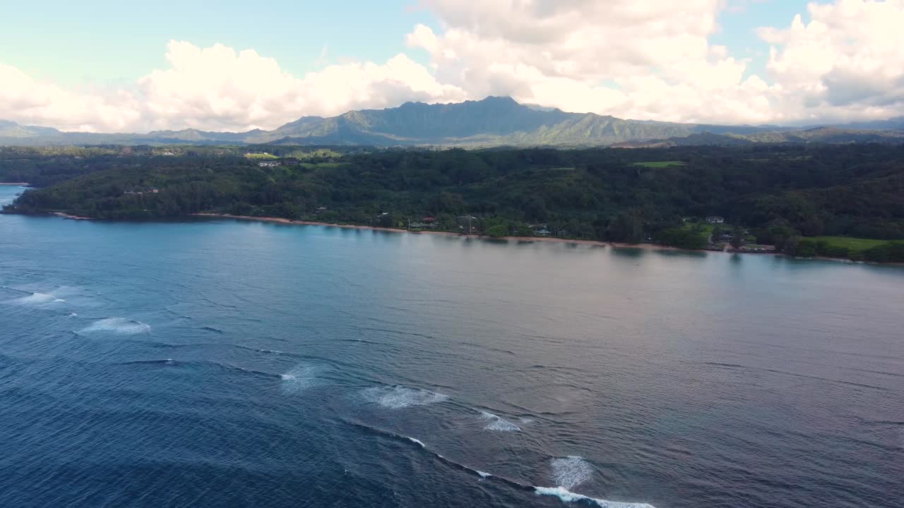 impresionante vista aérea de la playa de anini, kauai, hawái