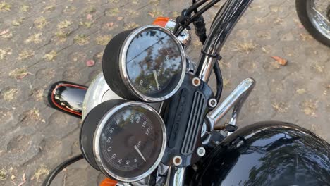 Nahaufnahme,-Klassischer-Oder-Alter-Motorrad-Tachometer